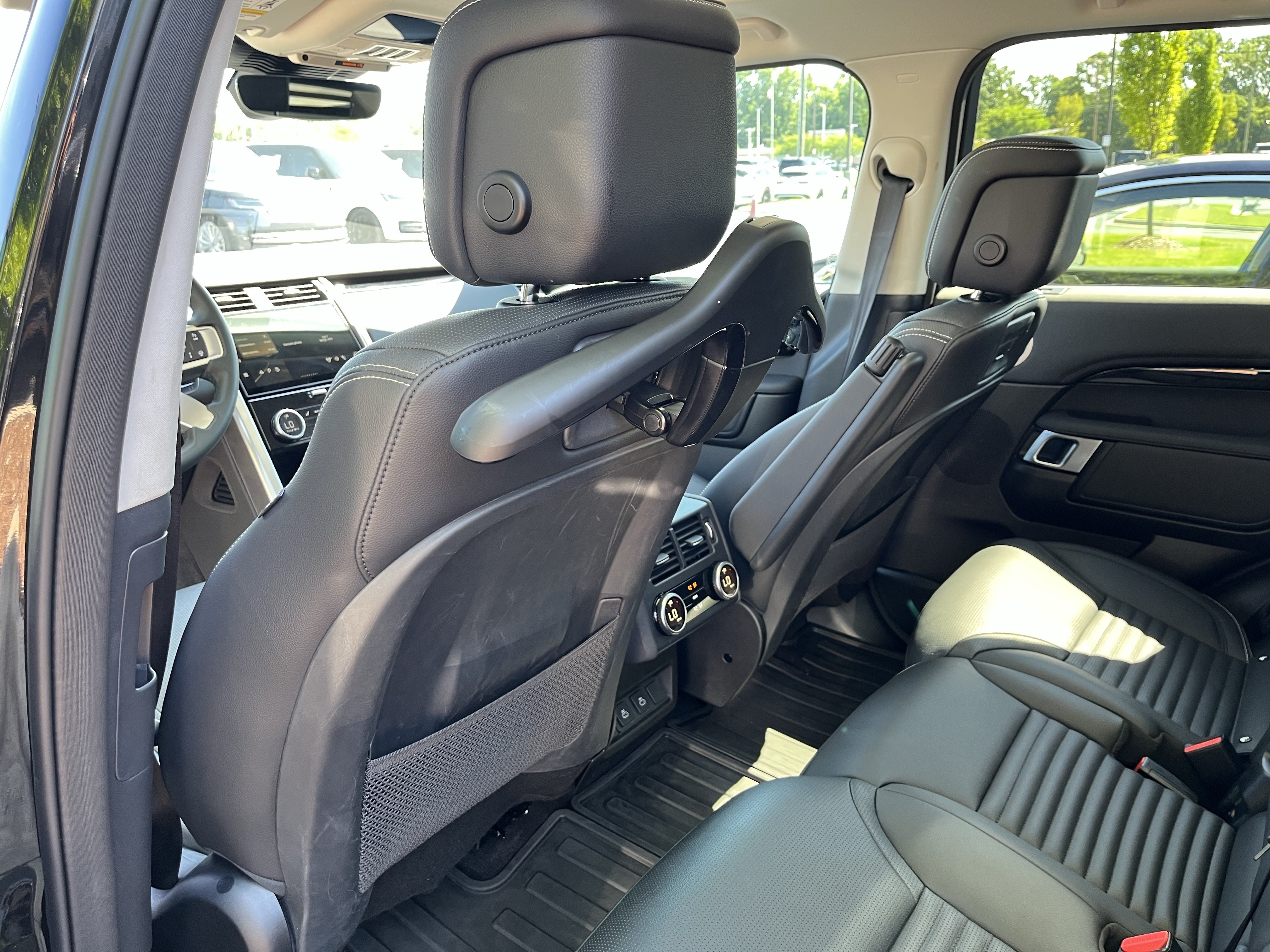 Certified 2024 Land Rover Discovery S AWD/4WD image 36