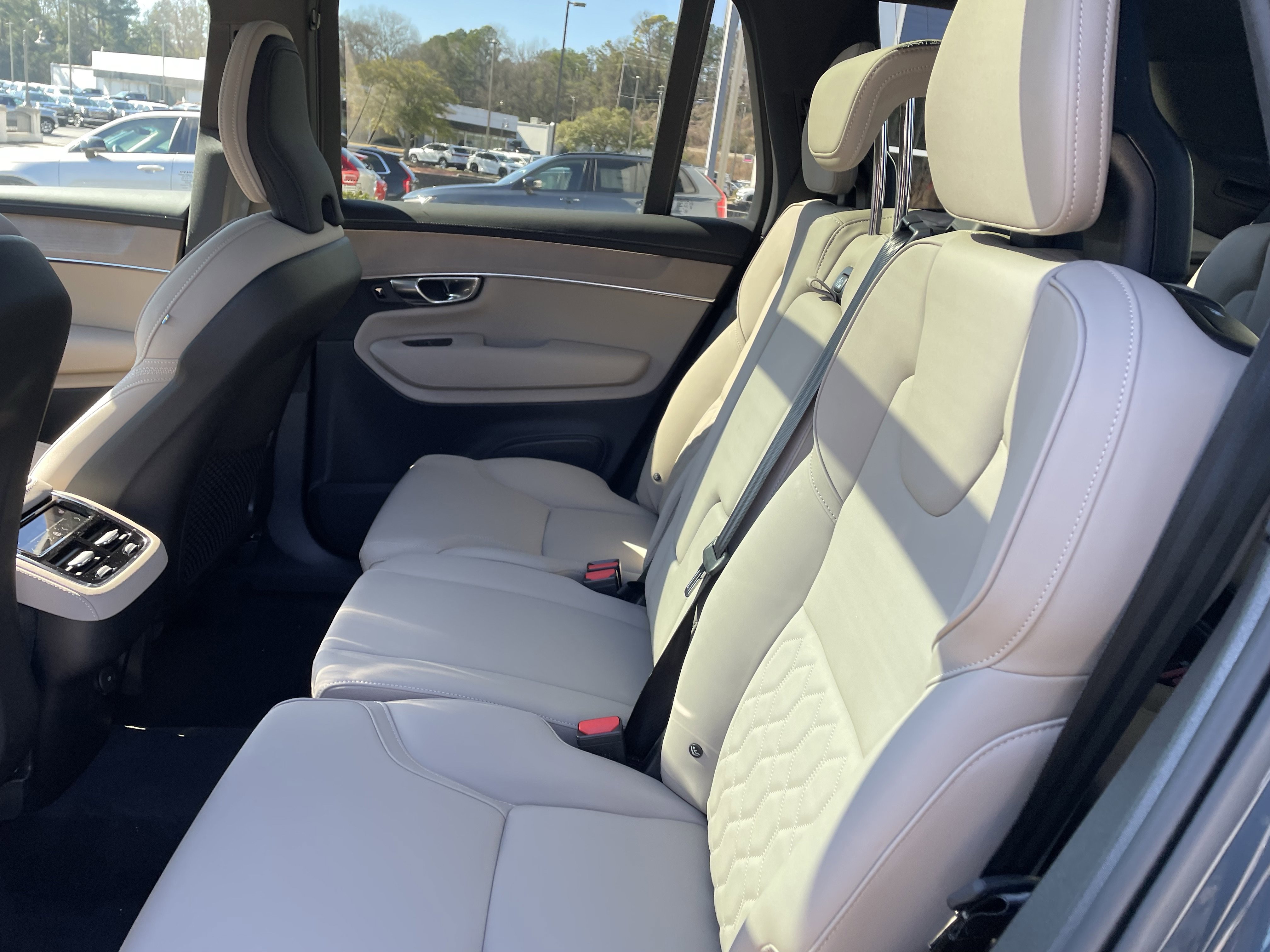 New 2026 Volvo XC90 B6 Core image 12