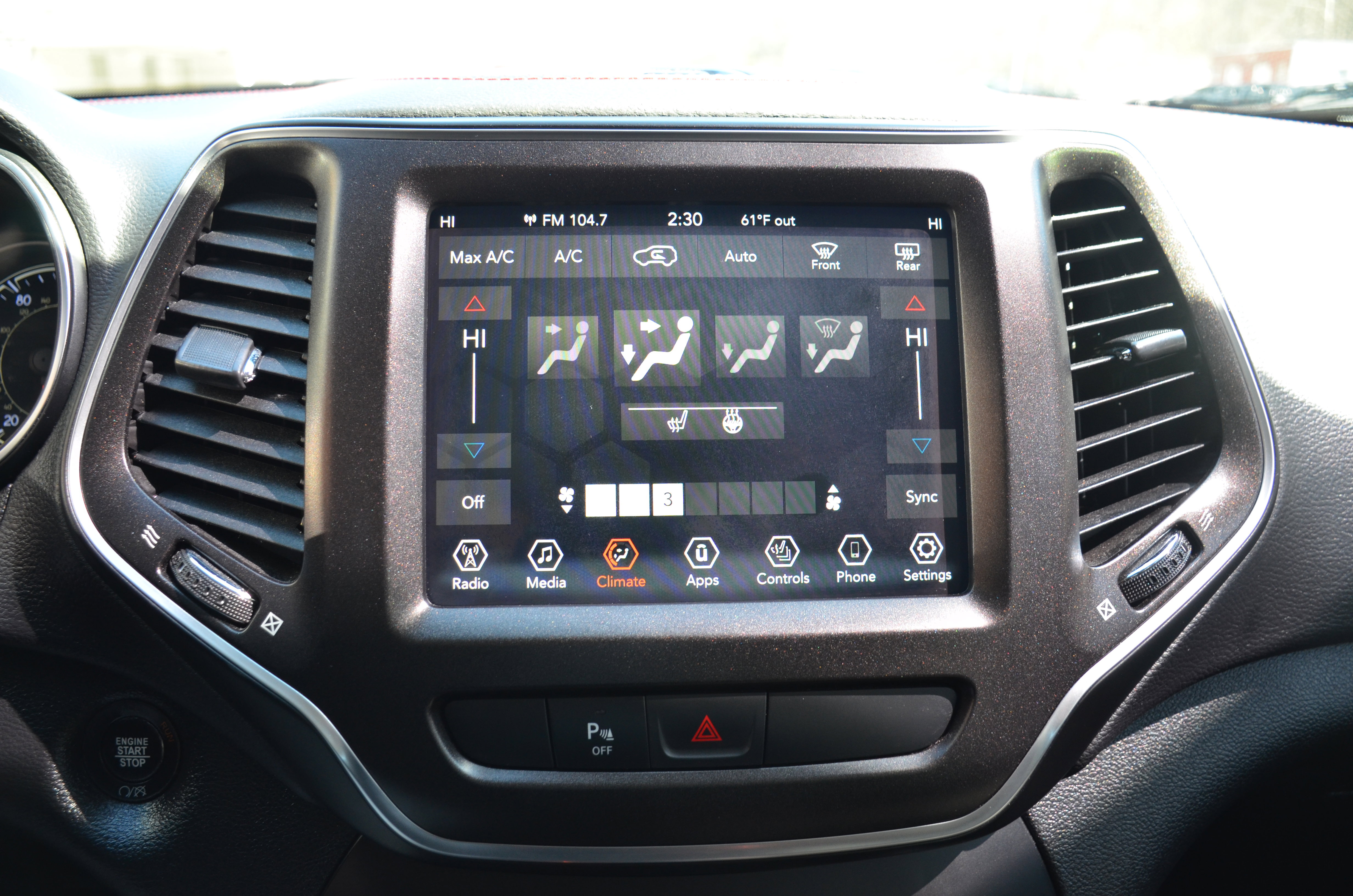 Used 2019 Jeep Cherokee Trailhawk w/ Cold Weather Group image 13