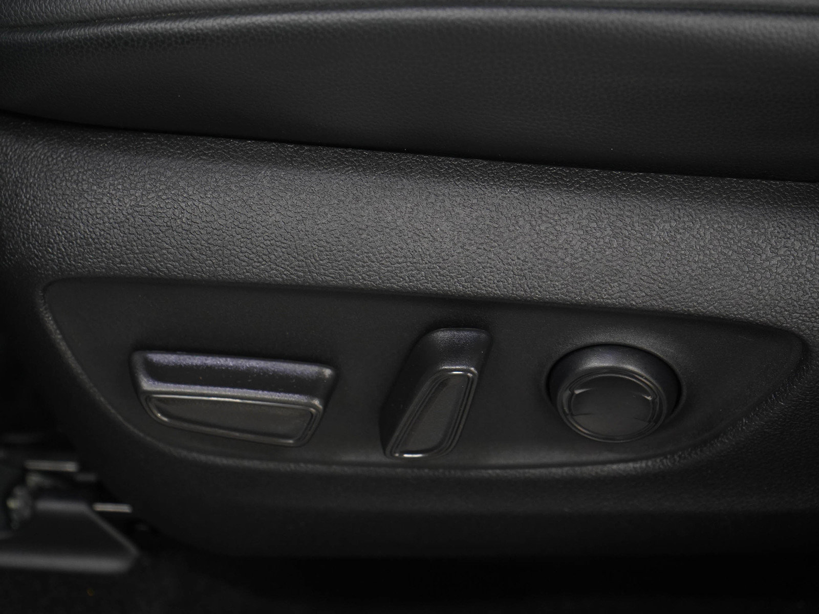 Used 2024 Toyota Highlander XLE AWD/4WD image 25