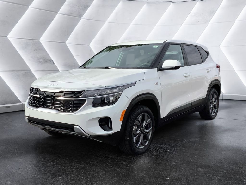 Used 2025 Kia Seltos LX AWD/4WD image 3