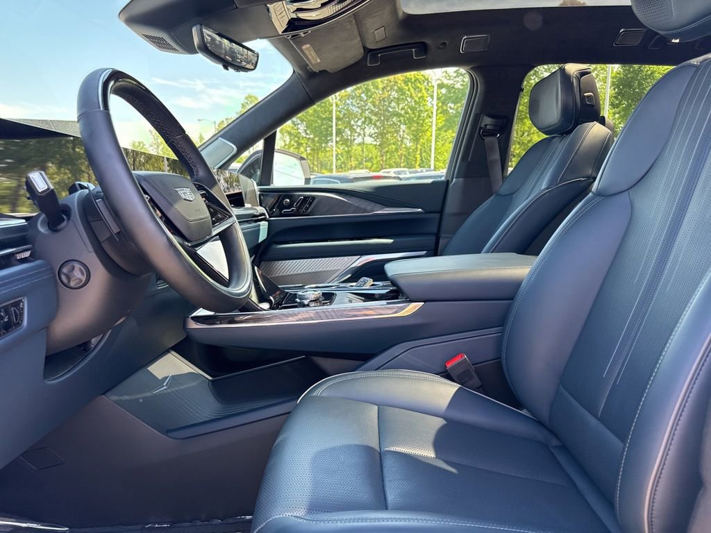 Used 2025 Cadillac Escalade IQ Luxury 2 w/ LPO, Premium Carpet Package AWD/4WD image 9