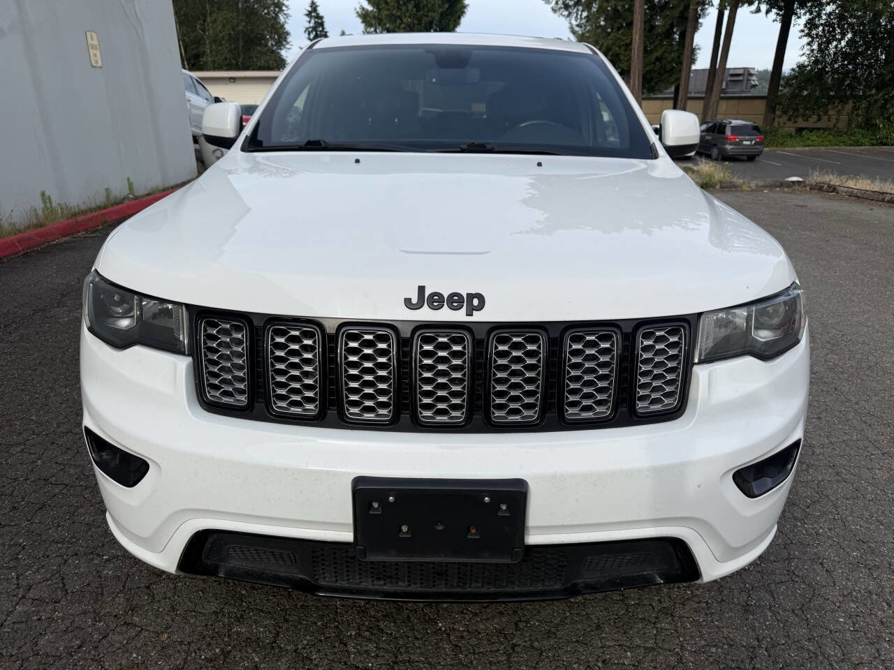 Used 2018 Jeep Grand Cherokee Altitude AWD/4WD image 2