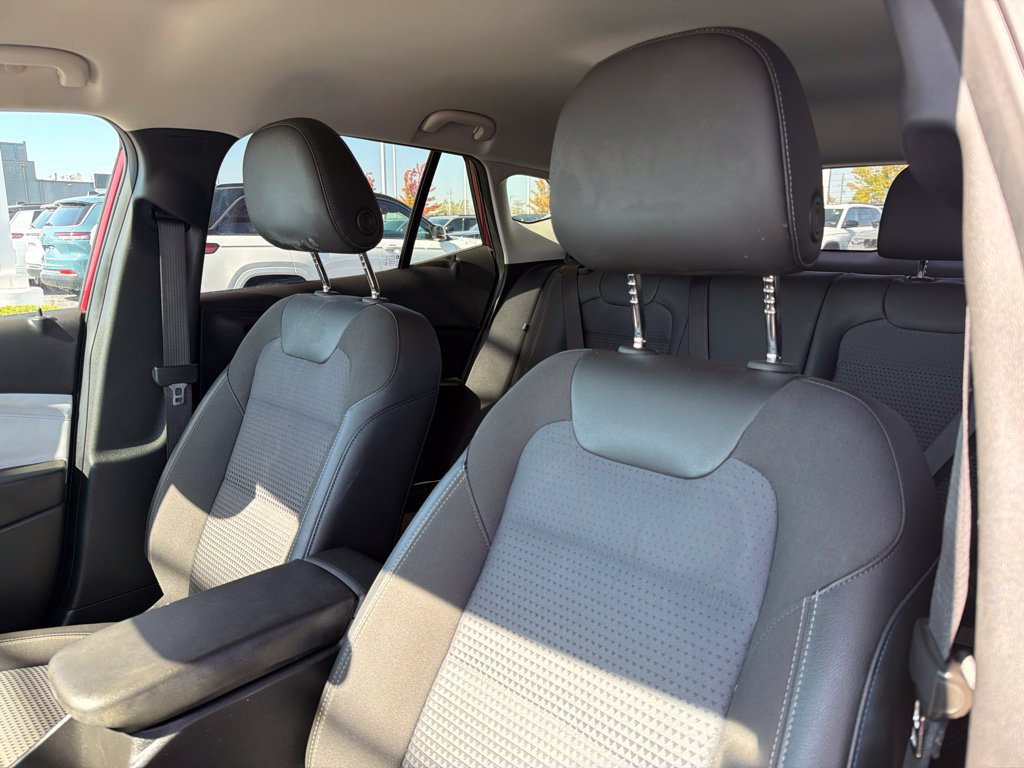 Used 2024 Chevrolet Trax LT FWD image 13