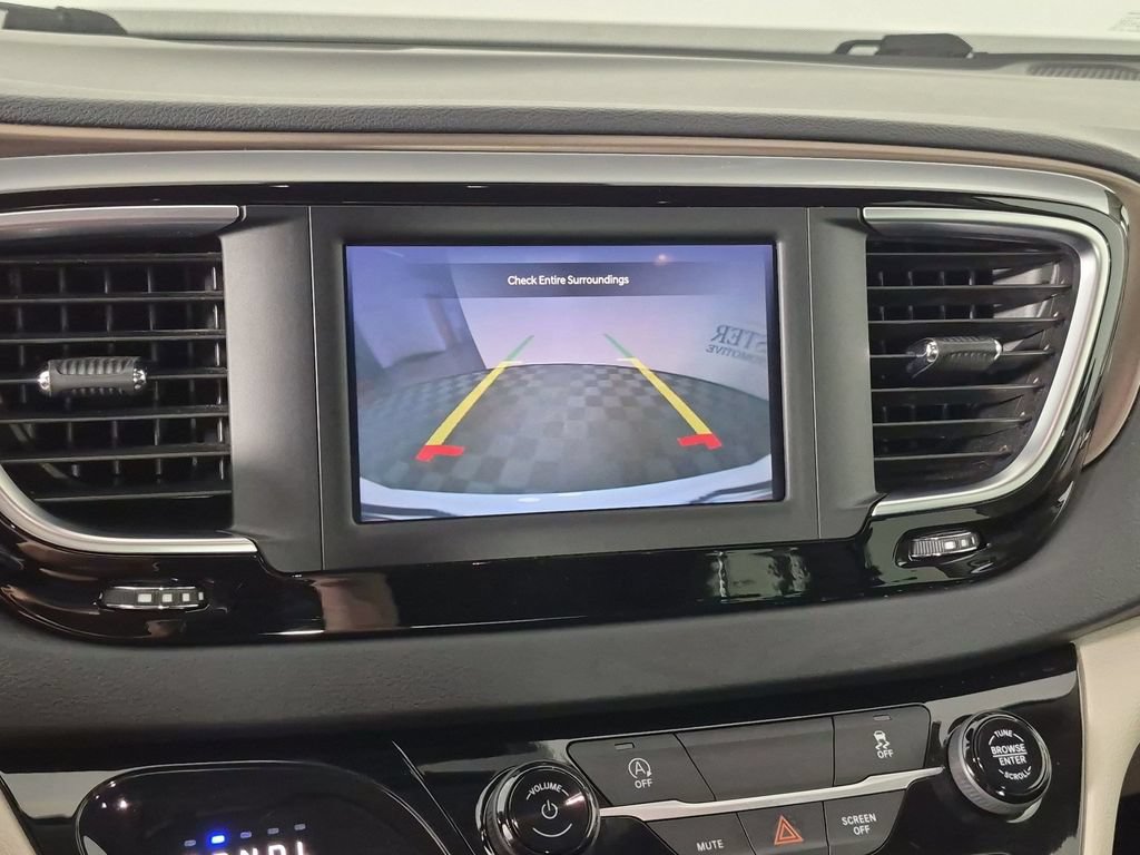 Used 2023 Chrysler Voyager LX FWD image 25