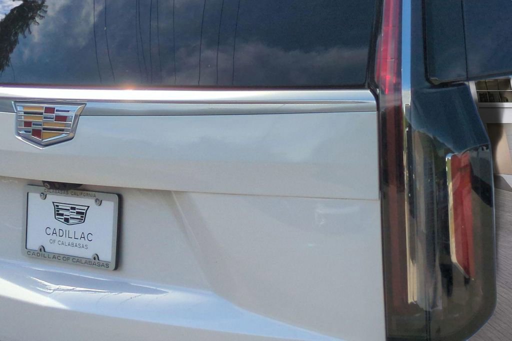 Used 2021 Cadillac Escalade Premium Luxury image 22
