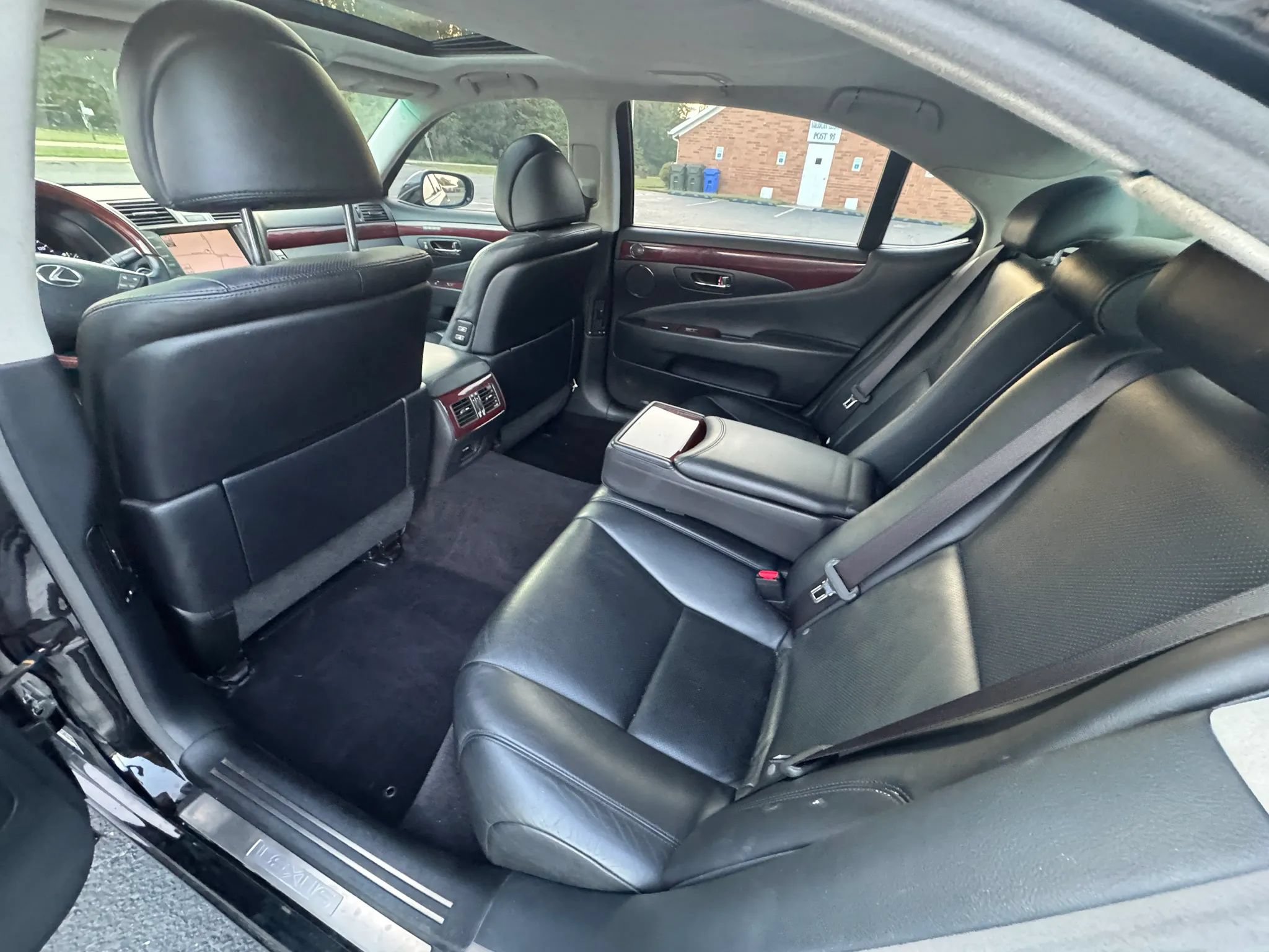 Used 2010 Lexus LS 460 L w/ Luxury Pkg RWD image 15