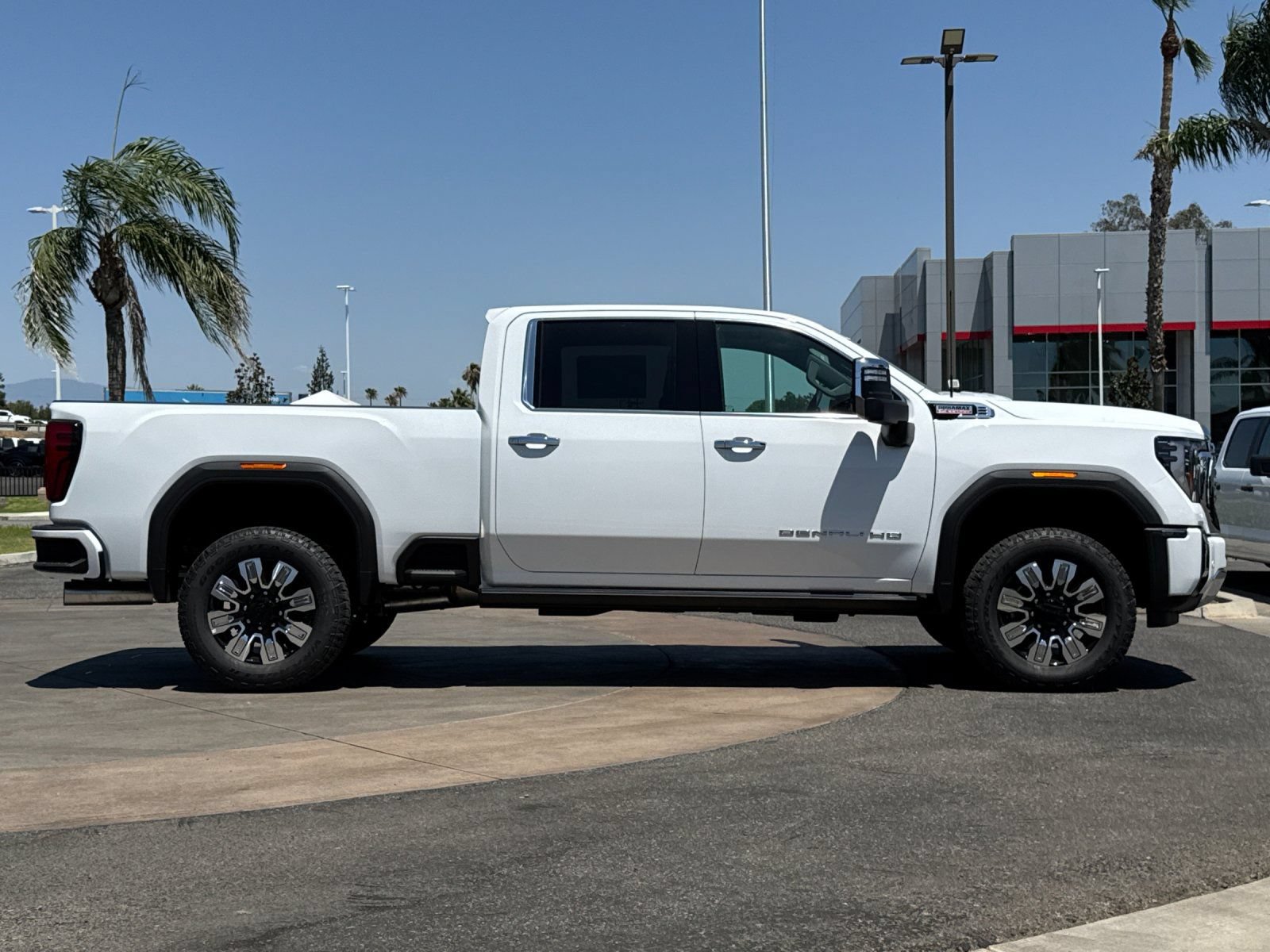 New 2026 GMC Sierra 3500 Denali w/ Denali Reserve Package AWD/4WD image 3