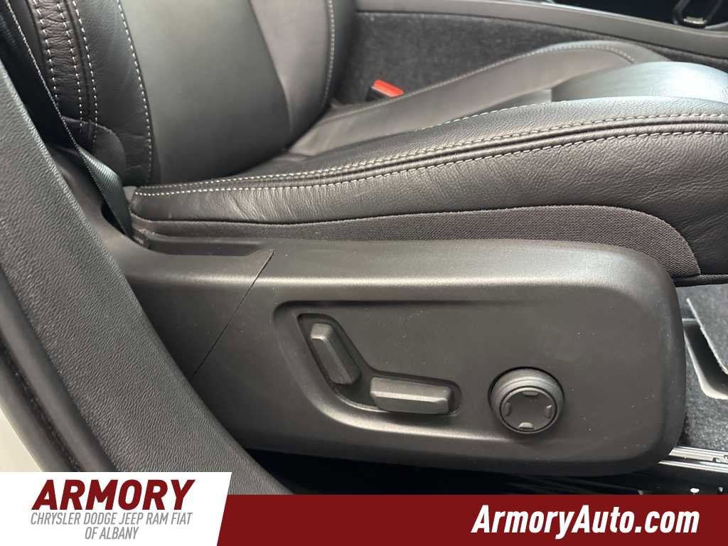 Used 2023 Volvo XC40 B5 Core w/ Convenience Package image 39