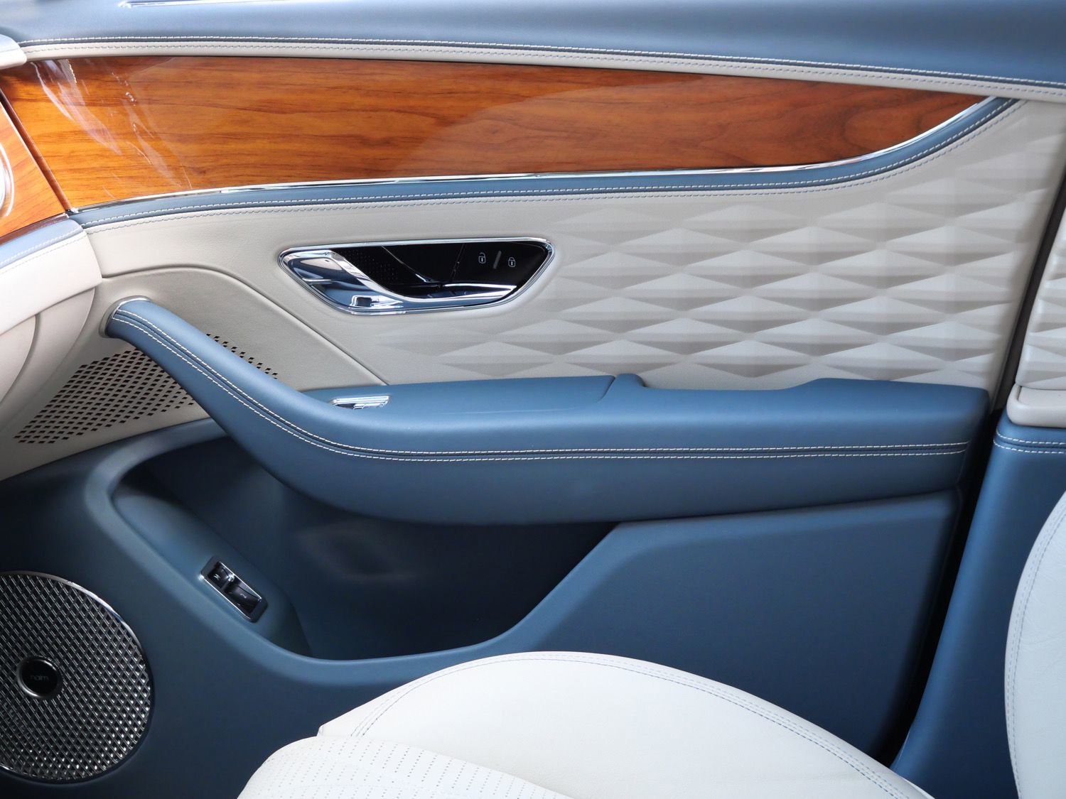 Used 2021 Bentley Flying Spur W12 AWD/4WD image 16