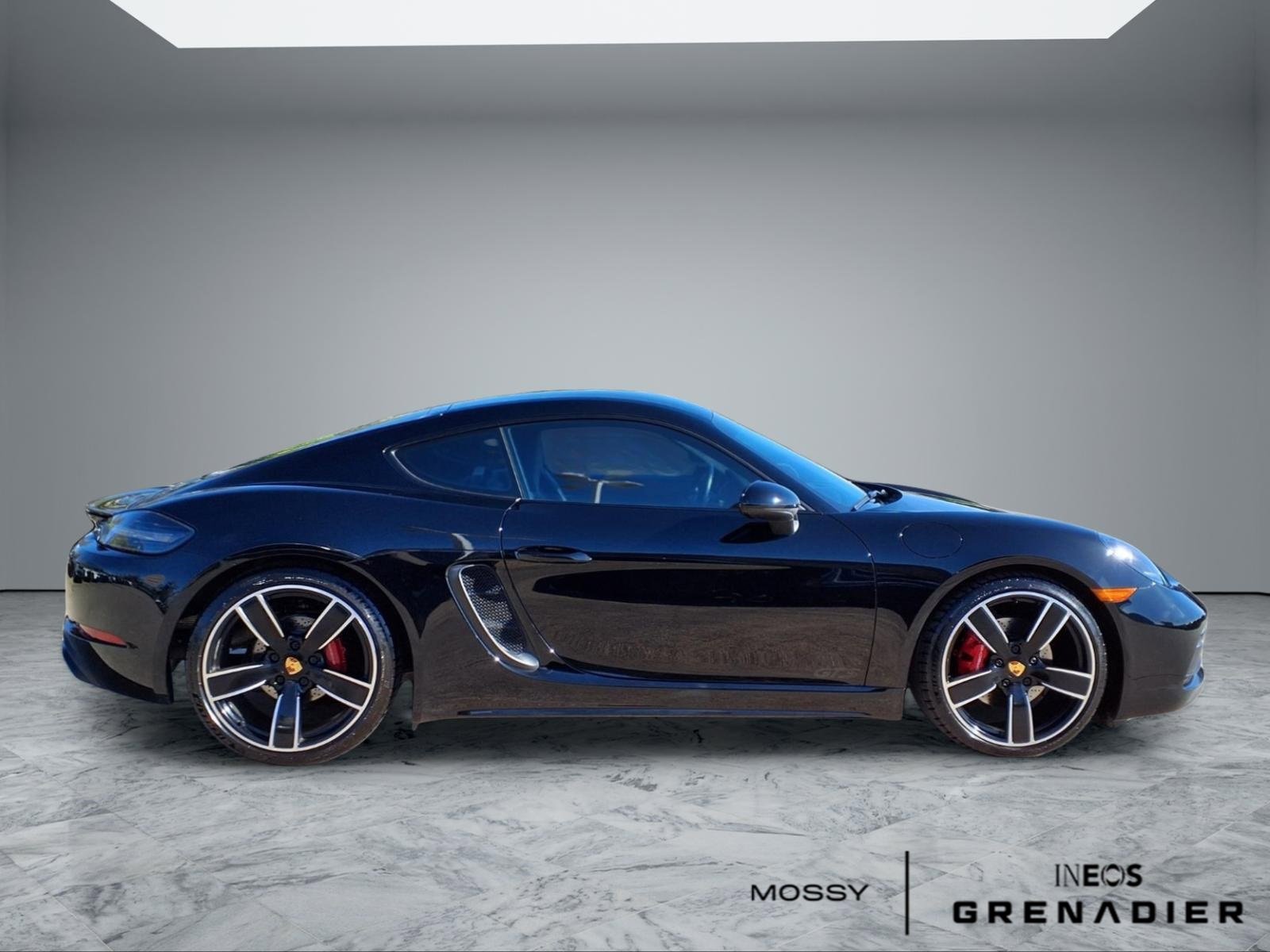 Used 2018 Porsche 718 Cayman GTS image 8