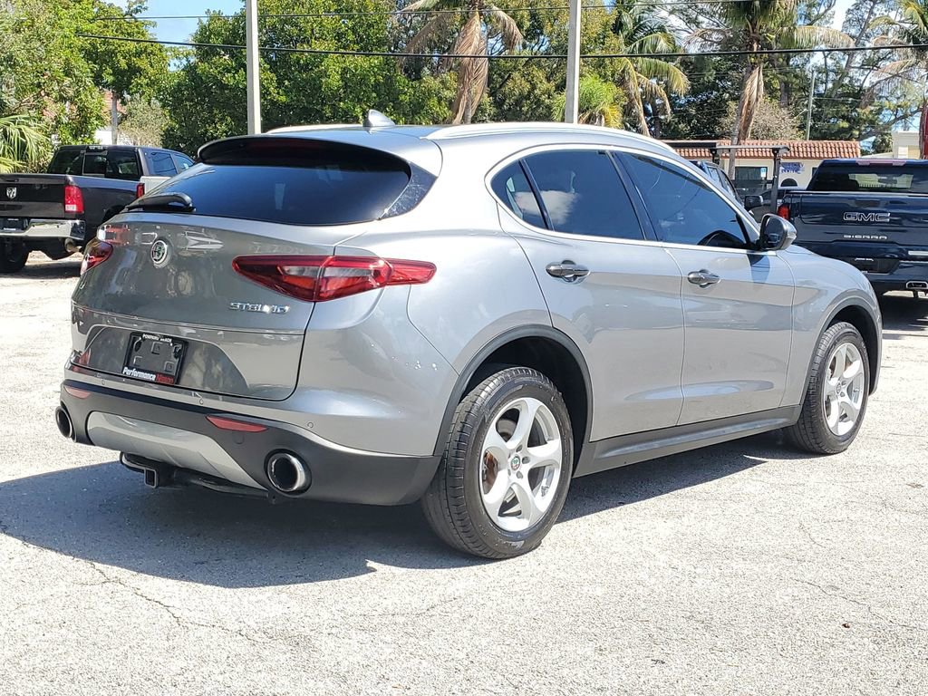 Used 2018 Alfa Romeo Stelvio AWD image 8