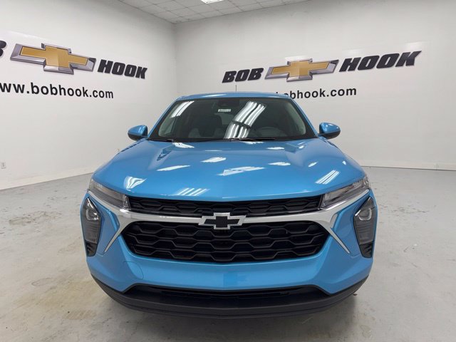 New 2026 Chevrolet Trax LS w/ LS Convenience Package FWD image 2