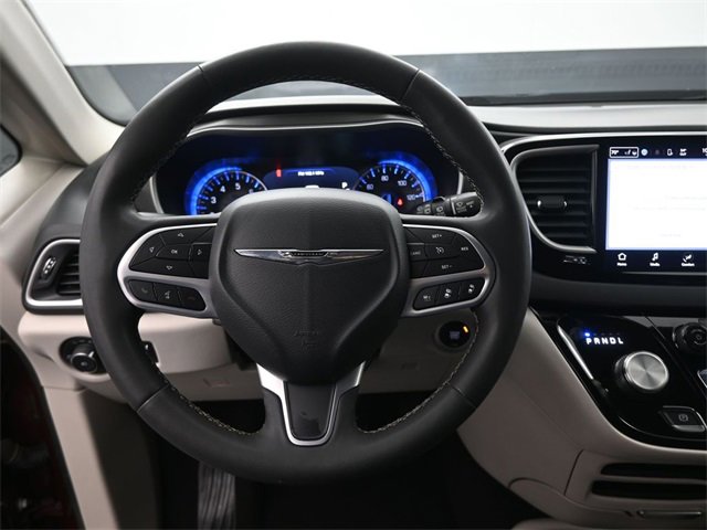 Used 2023 Chrysler Pacifica Touring-L image 28
