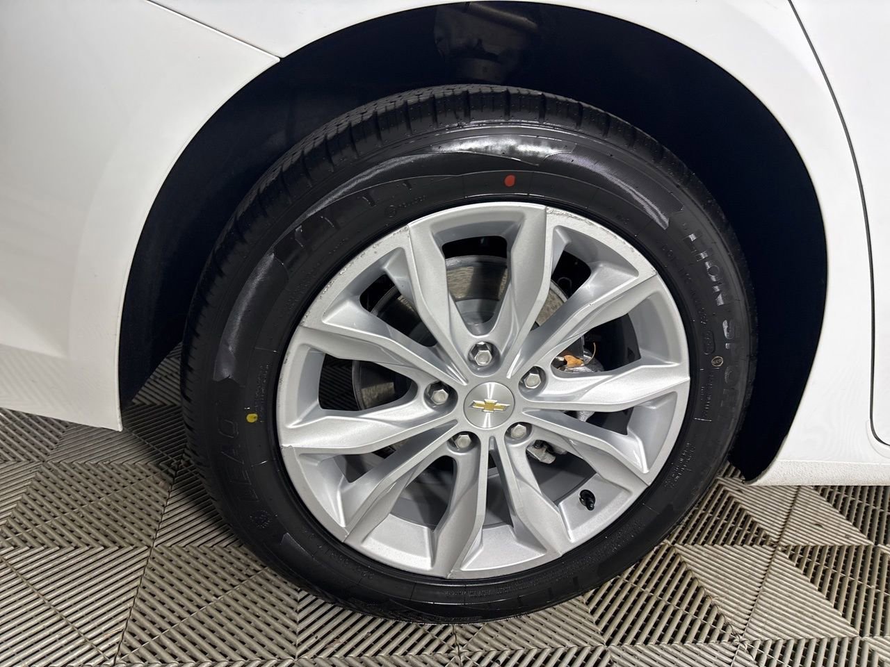 Used 2024 Chevrolet Malibu LT image 33