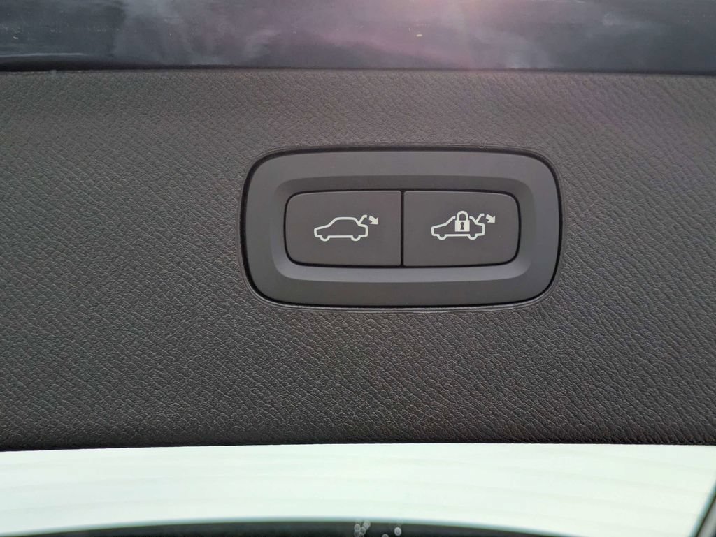 New 2026 Volvo XC90 B5 Core AWD/4WD image 13