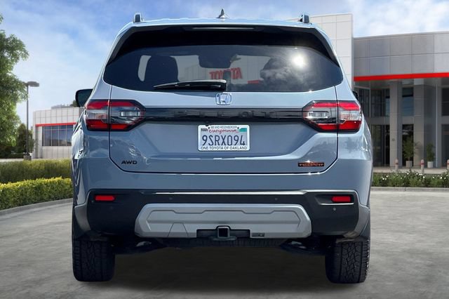 Used 2025 Honda Pilot TrailSport image 5