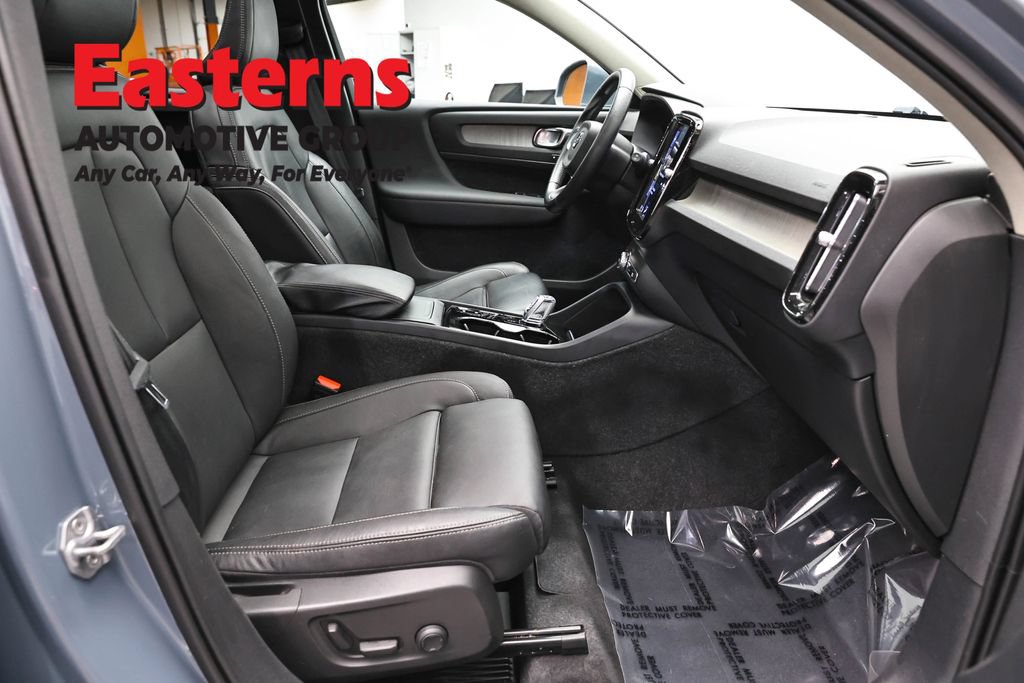Used 2021 Volvo XC40 T4 Inscription FWD image 24