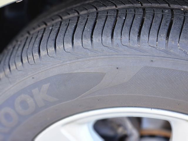 Used 2020 Toyota Sienna L image 11