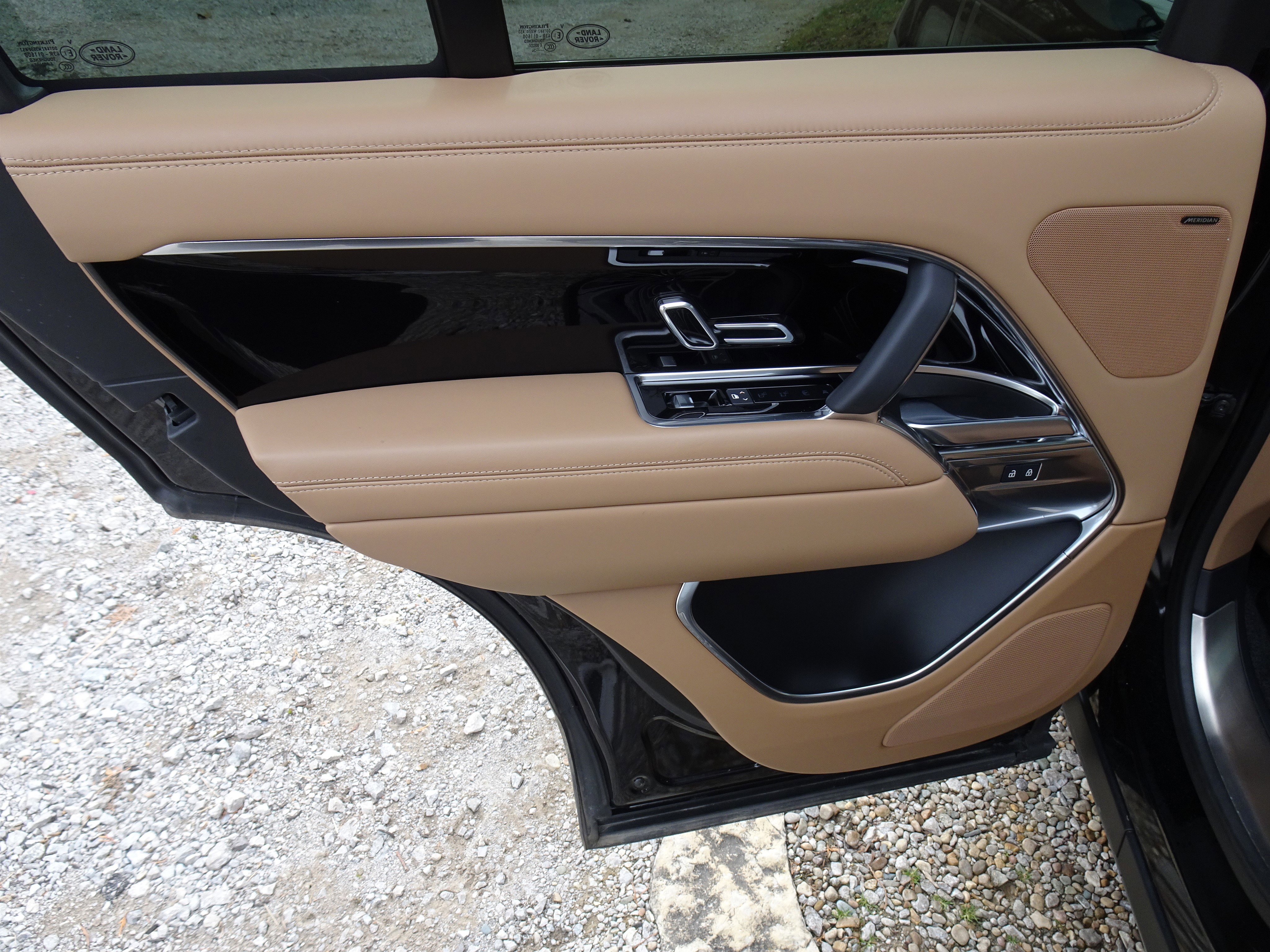 Certified 2024 Land Rover Range Rover SE image 21