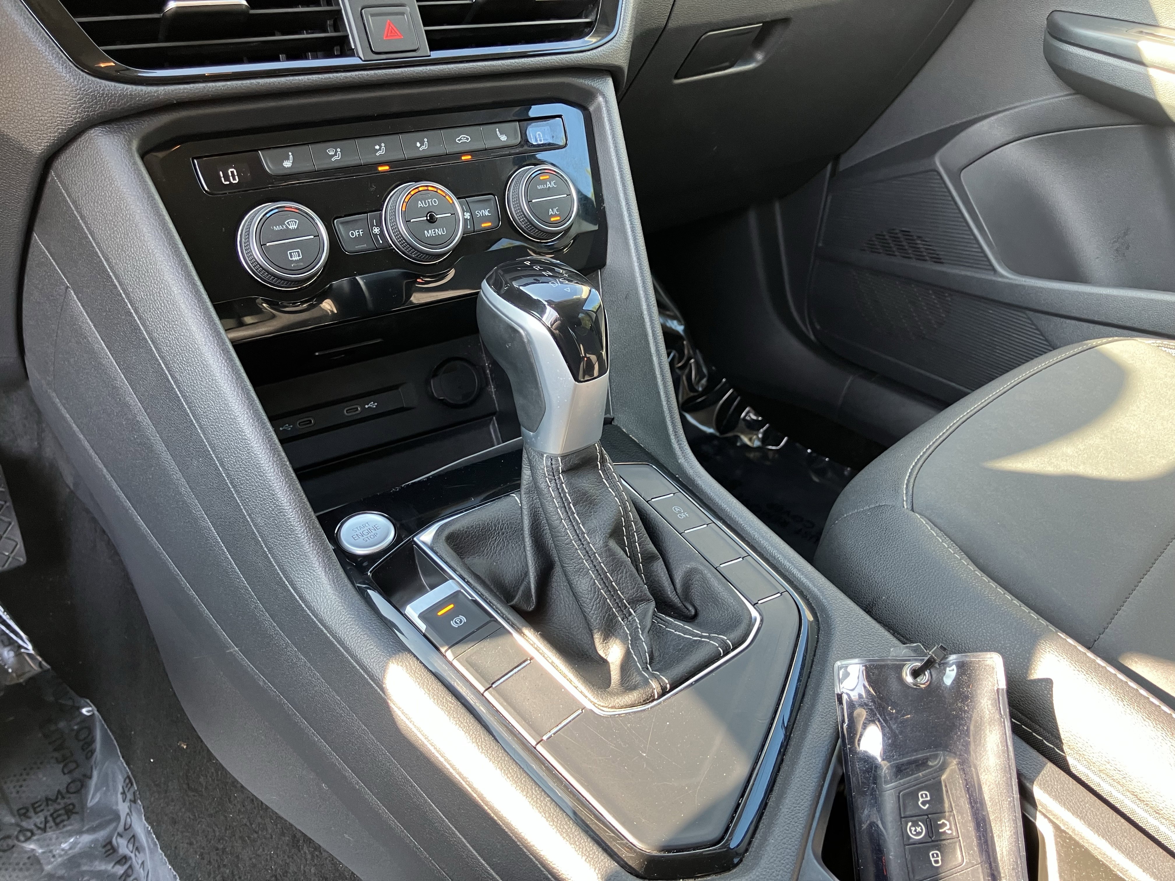 Used 2024 Volkswagen Taos SE image 28