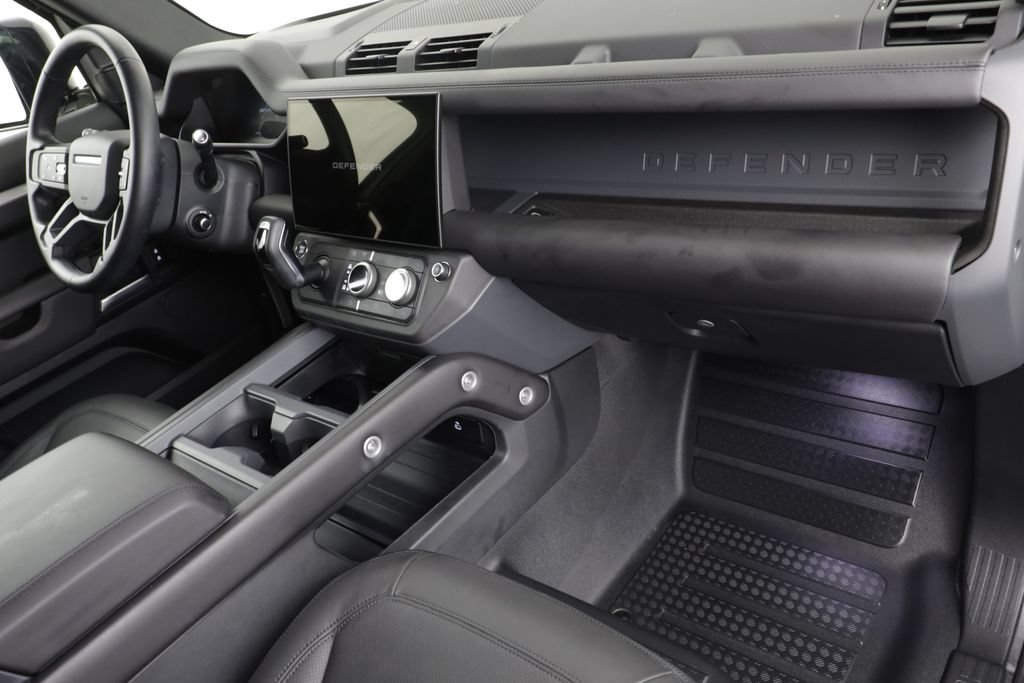 Certified 2026 Land Rover Defender 110 S AWD/4WD image 21