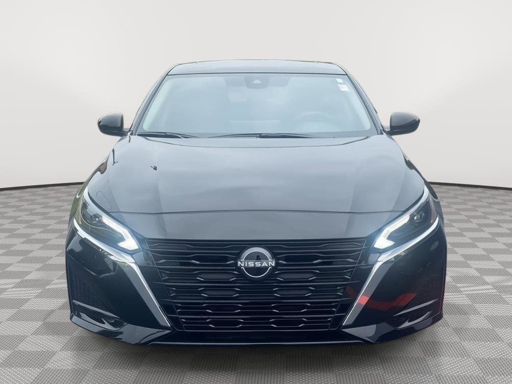 Used 2024 Nissan Altima 2.5 SV w/ SV Premium Package FWD image 2