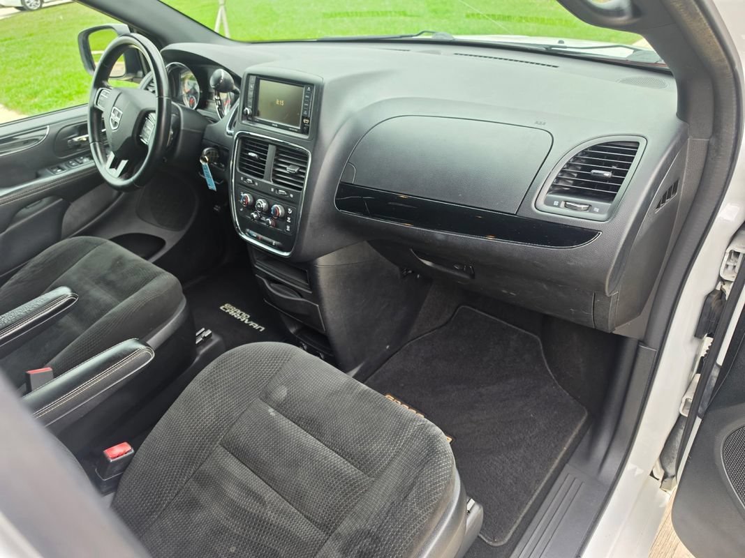 Used 2017 Dodge Grand Caravan SE FWD image 16