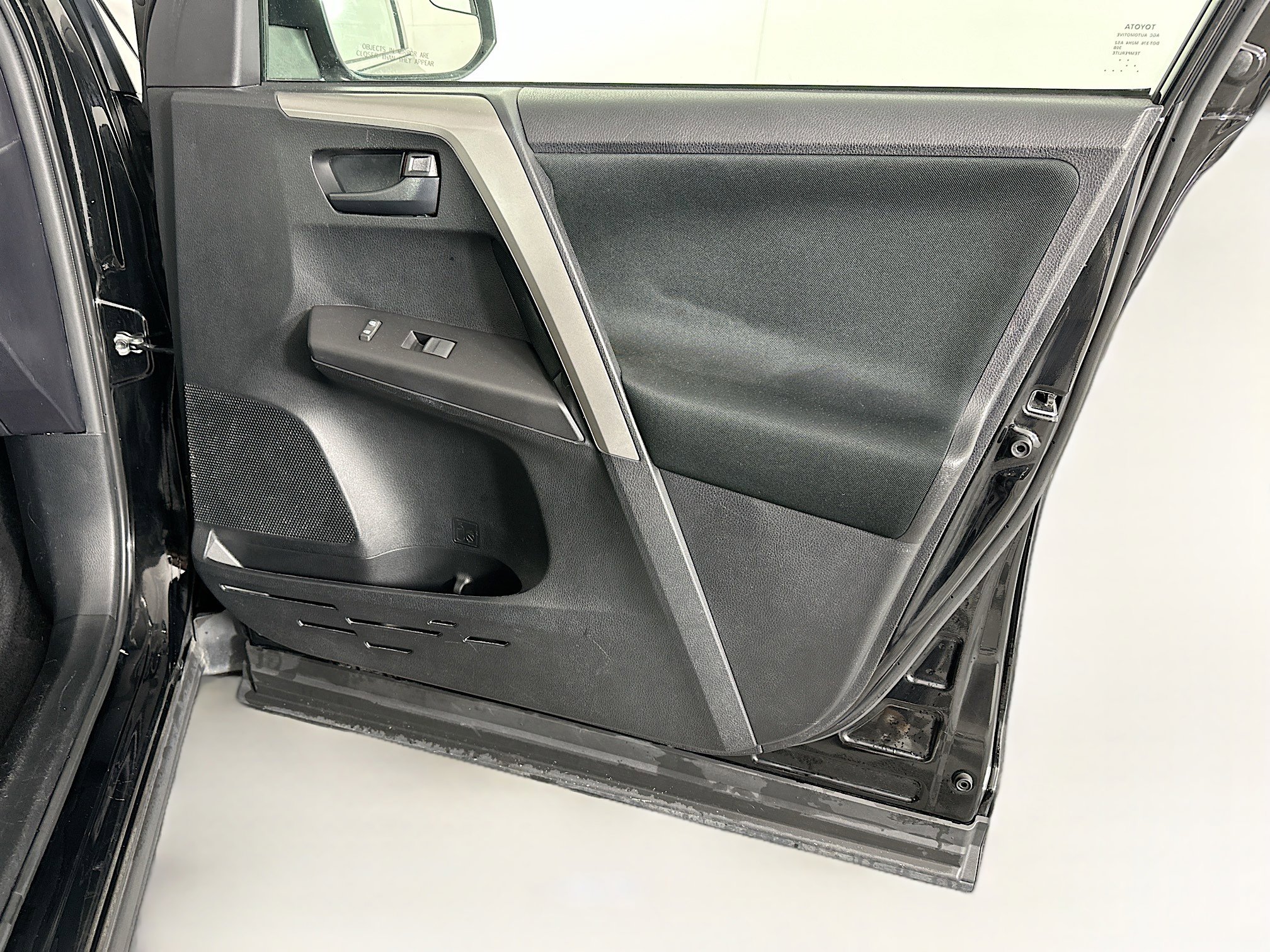 Used 2016 Toyota RAV4 LE image 30