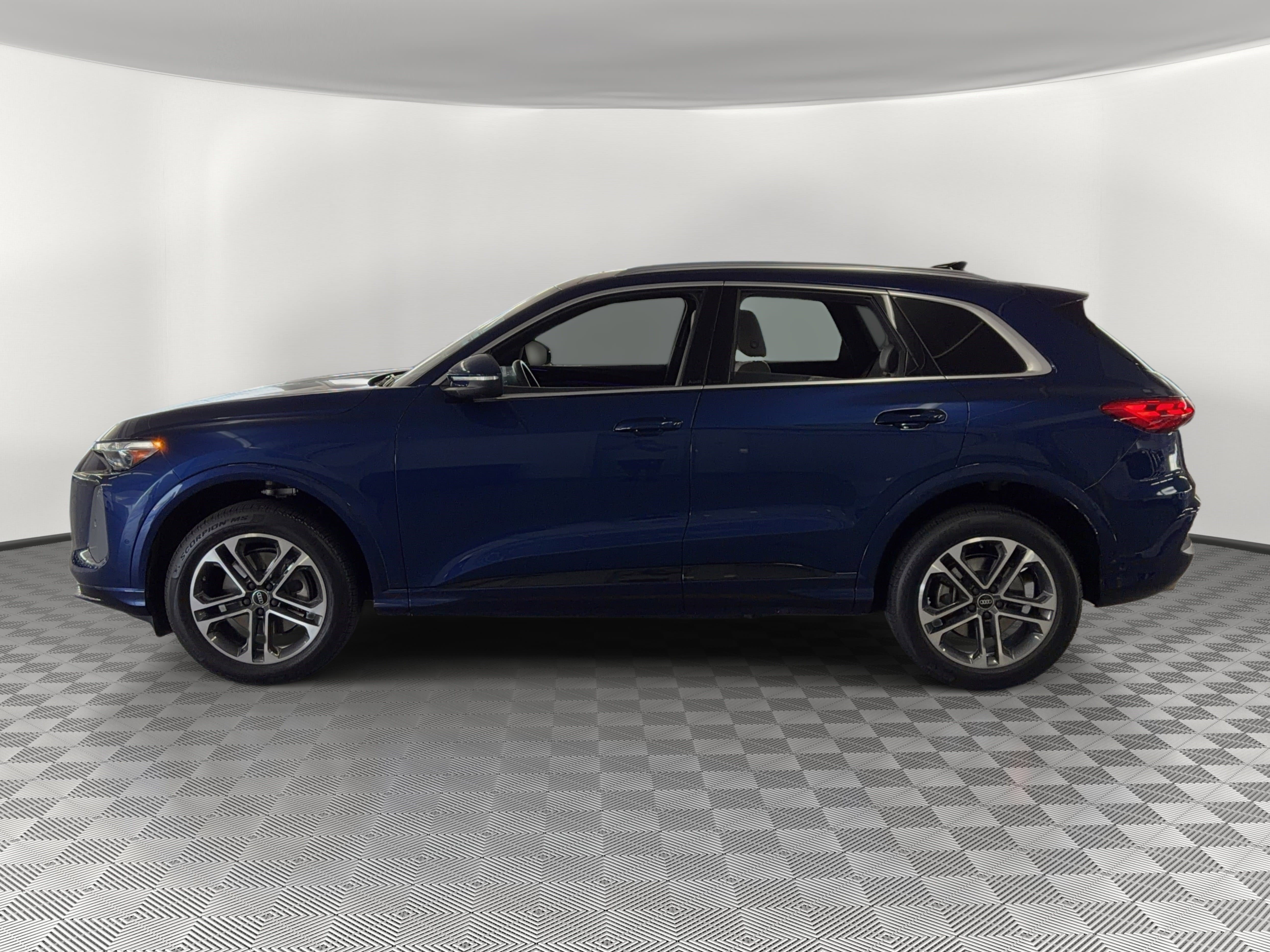 Certified 2025 Audi Q5 Premium w/ Premium Plus AWD/4WD image 2