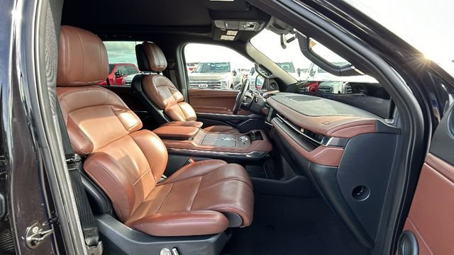 Used 2025 Lincoln Navigator L Reserve image 11