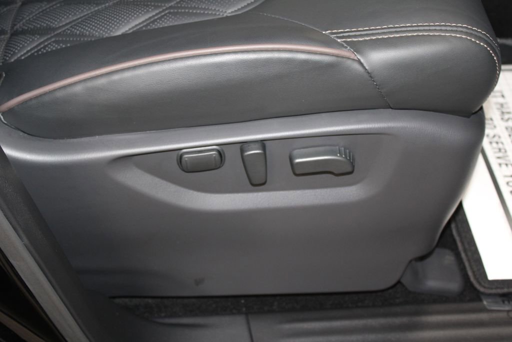 Used 2024 Nissan Armada Platinum w/ Captain's Chairs Package image 33
