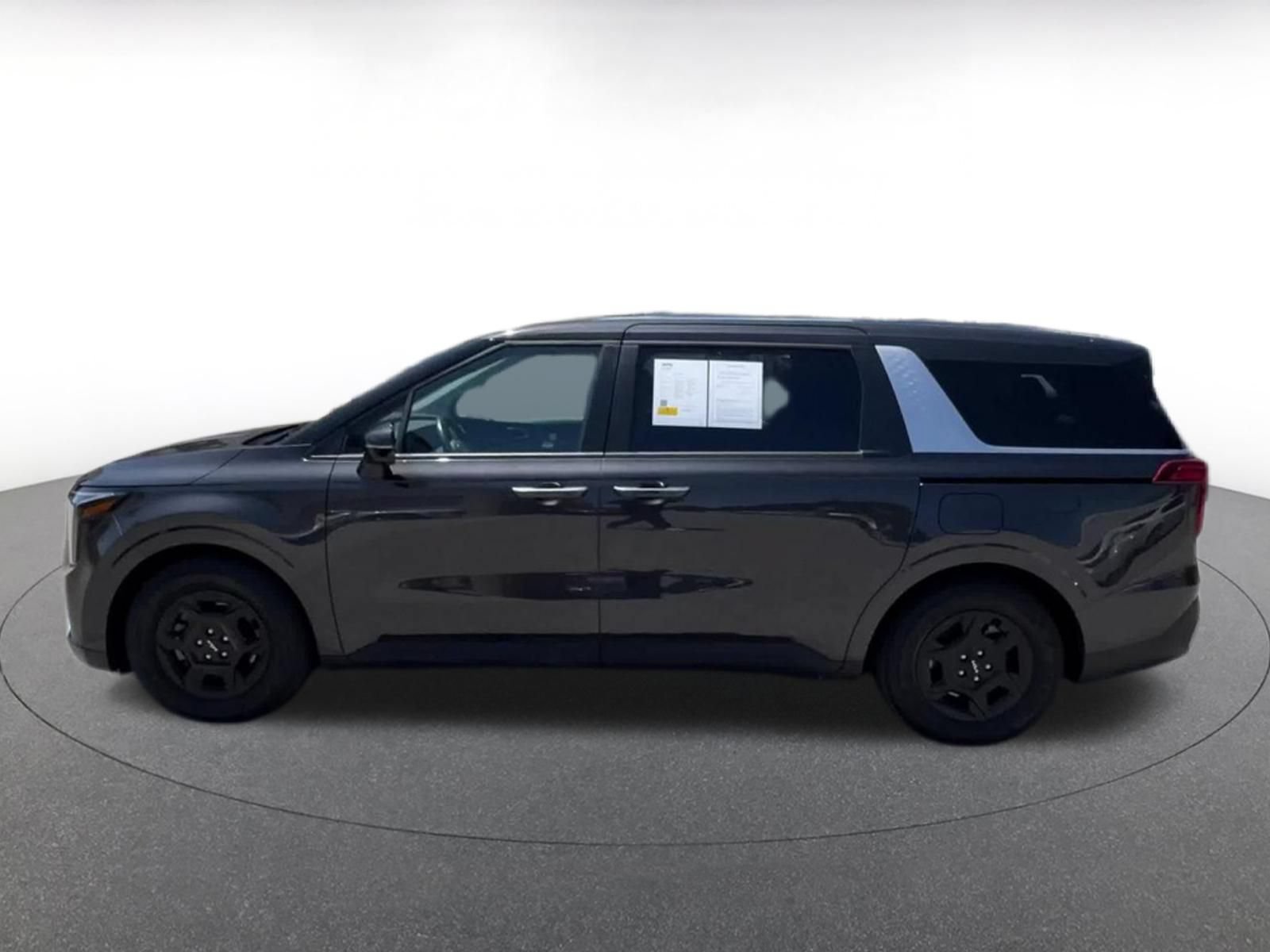Used 2026 Kia Carnival FWD image 8