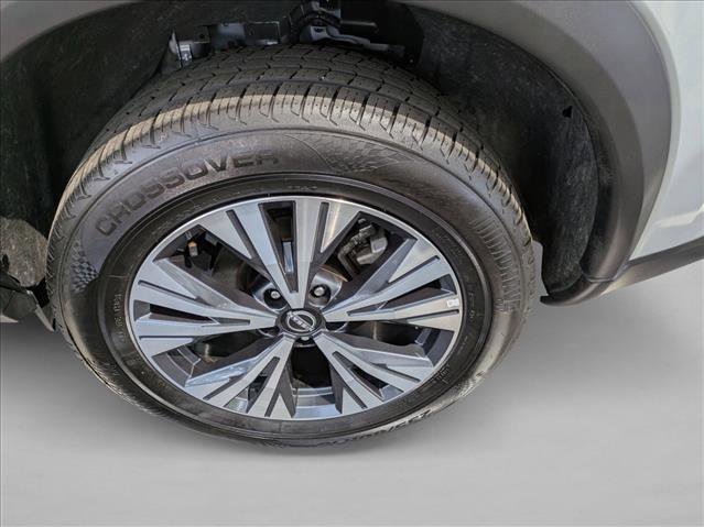 Used 2023 Nissan Rogue SV image 9