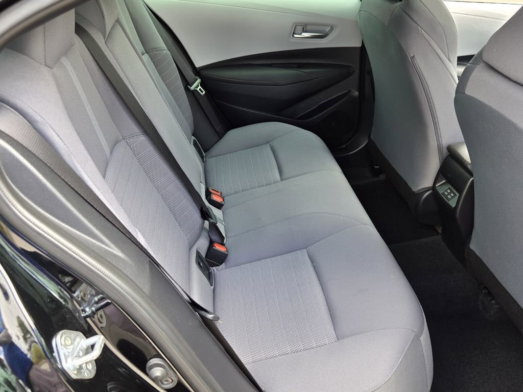 Used 2025 Toyota Corolla SE w/ SE Premium Package image 17