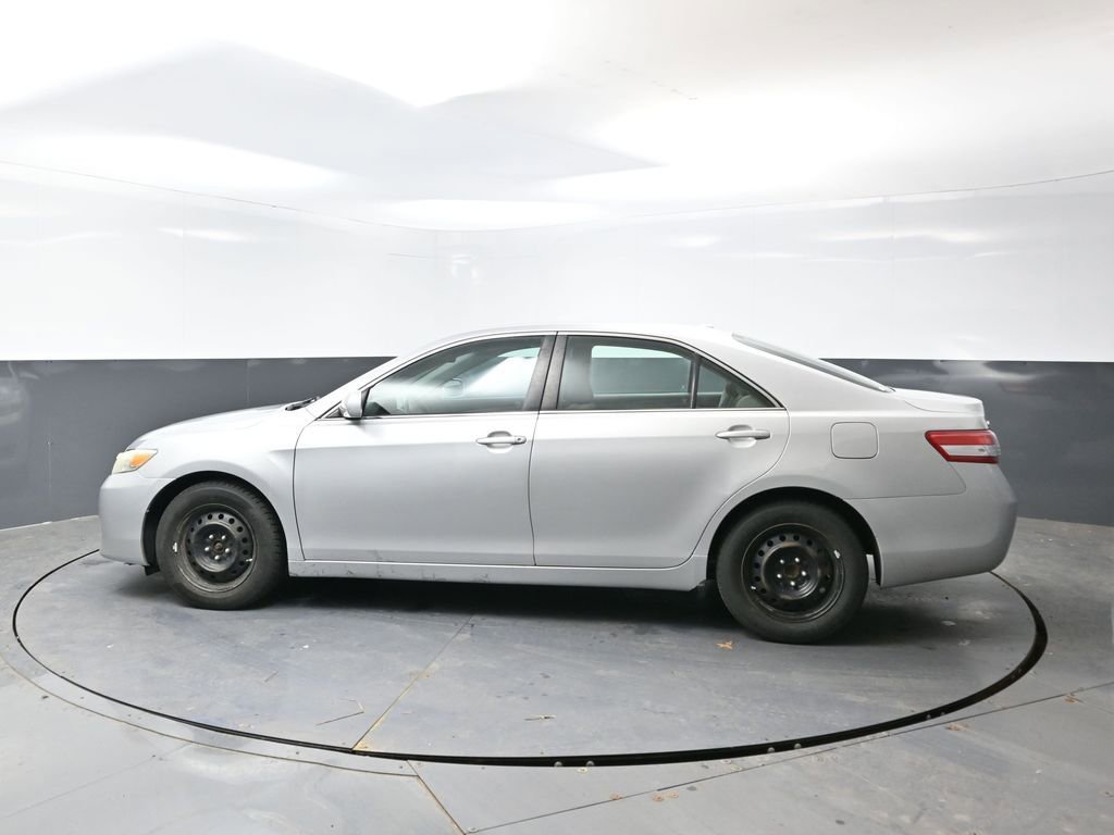 Used 2011 Toyota Camry LE image 8