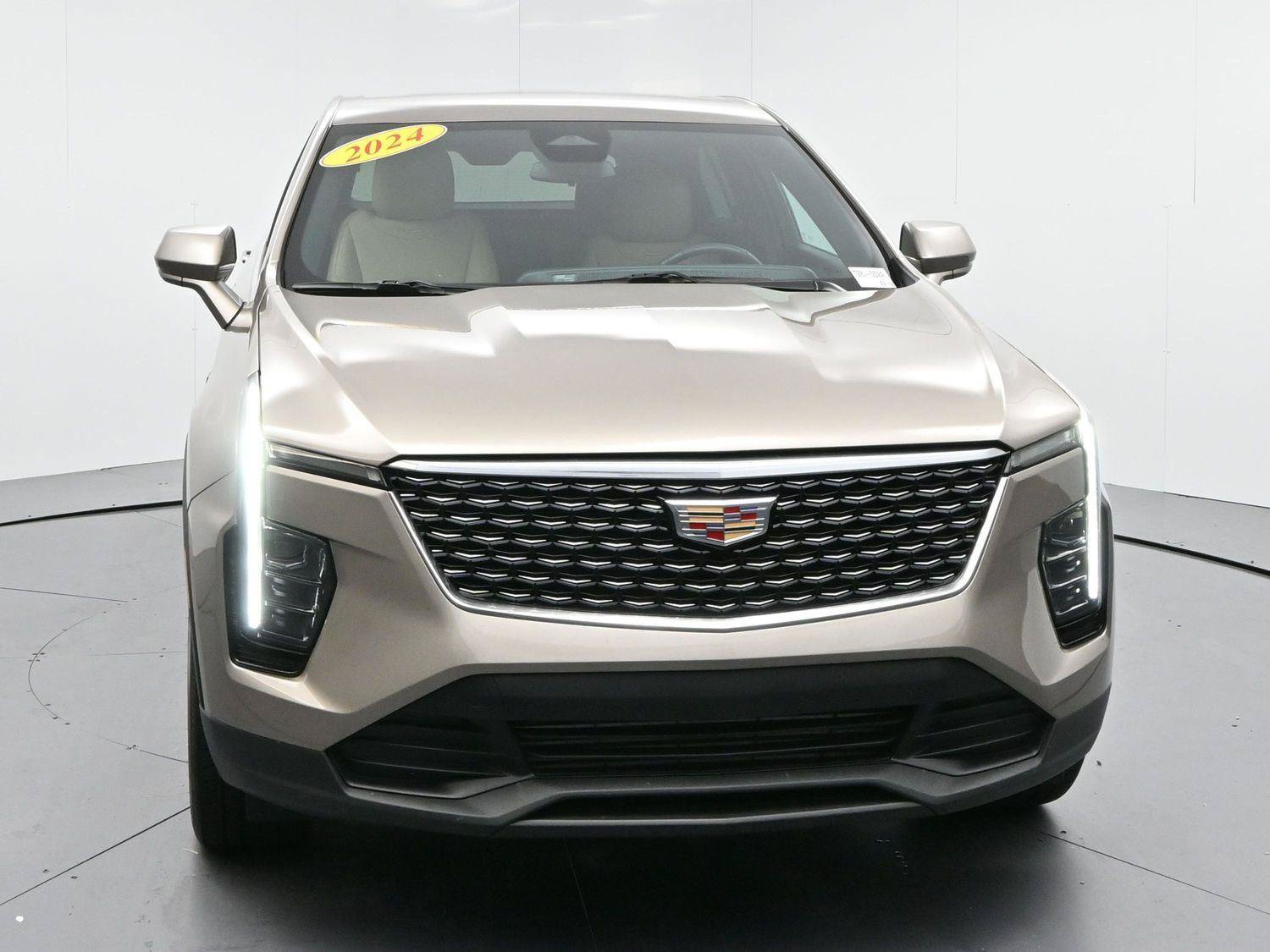 Certified 2024 Cadillac XT4 Luxury w/ Cold Weather Package FWD image 2