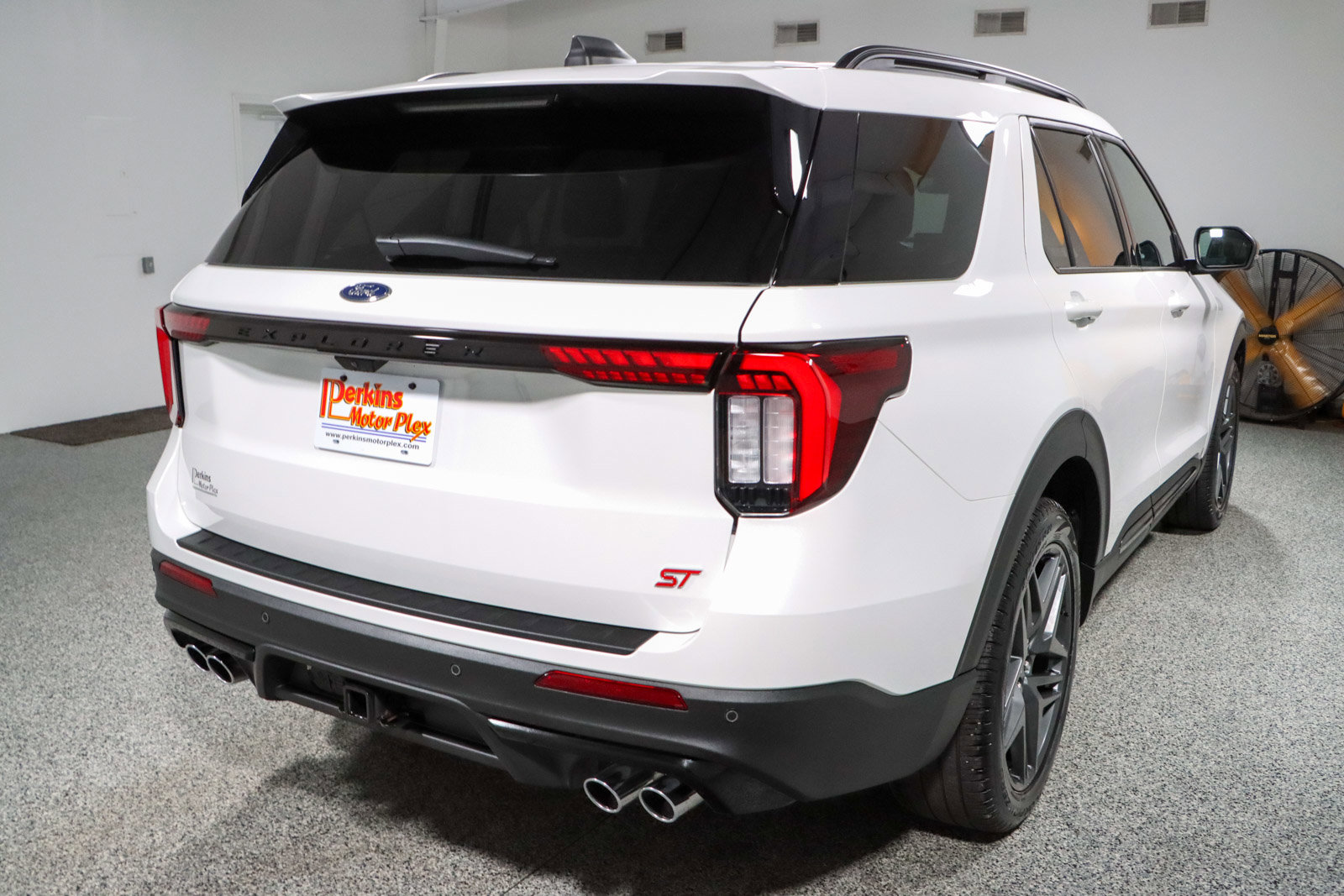 Used 2025 Ford Explorer ST AWD/4WD image 7