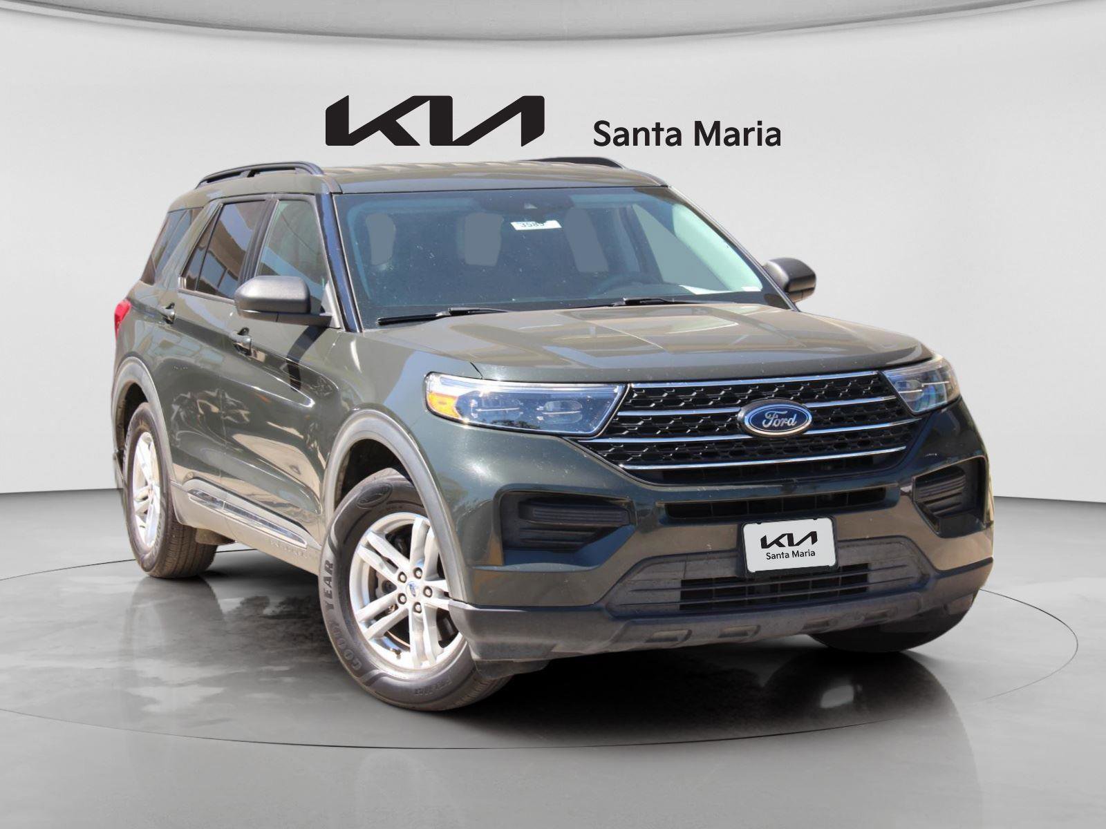 Used 2021 Ford Explorer XLT image 2
