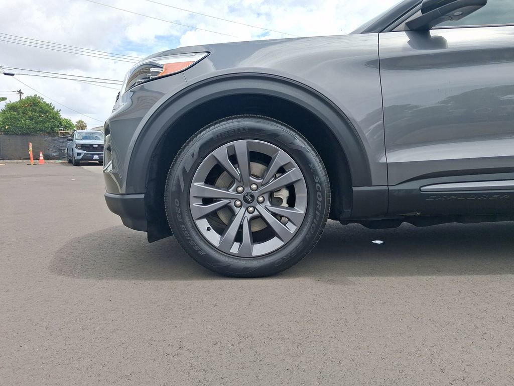 Used 2023 Ford Explorer XLT w/ Equipment Group 202A RWD image 11