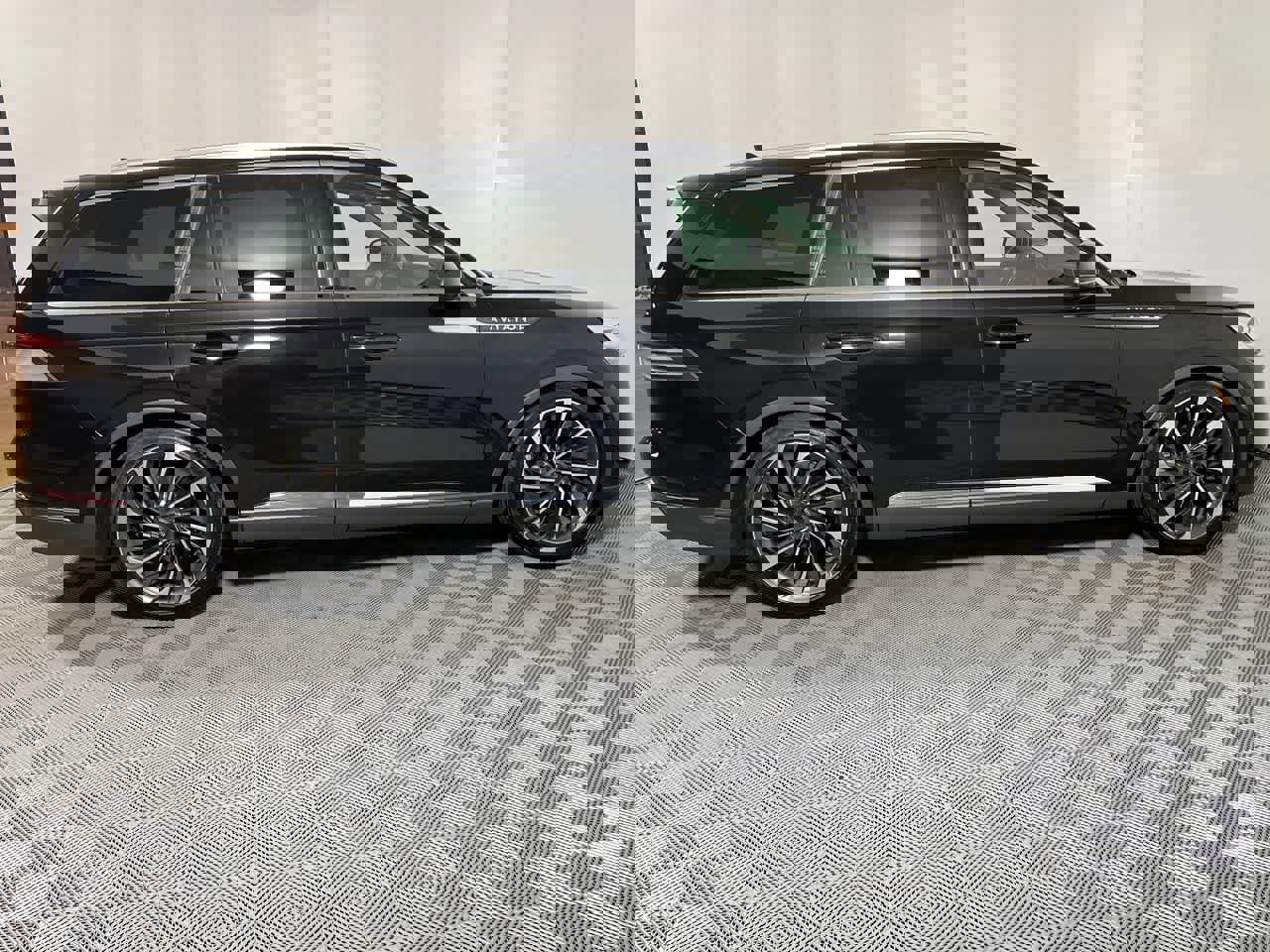 Used 2020 Lincoln Aviator Reserve w/ Equipment Group 202A AWD/4WD image 9