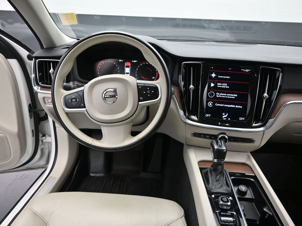 Used 2021 Volvo S60 T5 Momentum w/ Premium Package image 19
