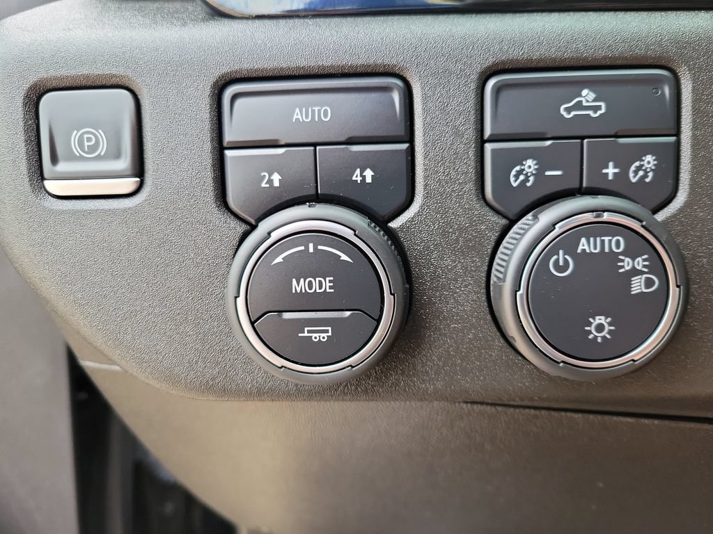 Used 2022 Chevrolet Silverado 1500 LT AWD/4WD image 21
