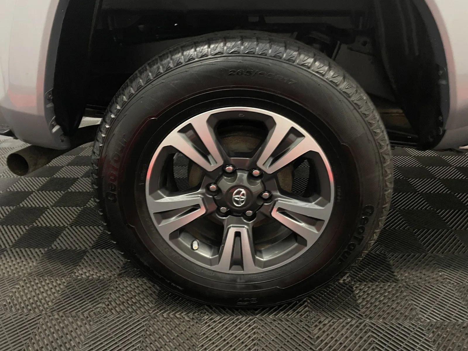 Used 2017 Toyota Tacoma TRD Sport w/ Tow Package (A/T) AWD/4WD image 16