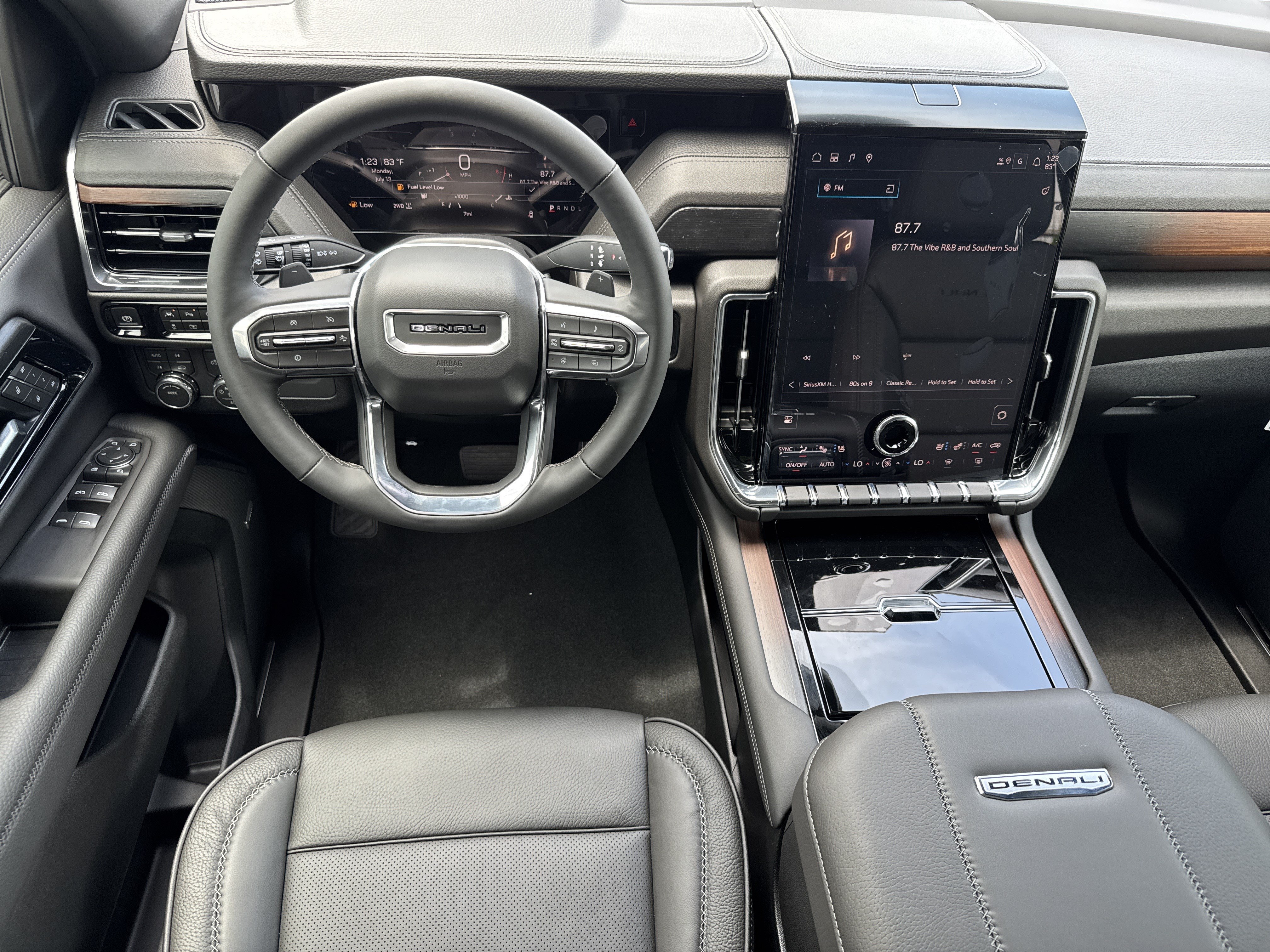 New 2026 GMC Yukon XL Denali AWD/4WD image 16