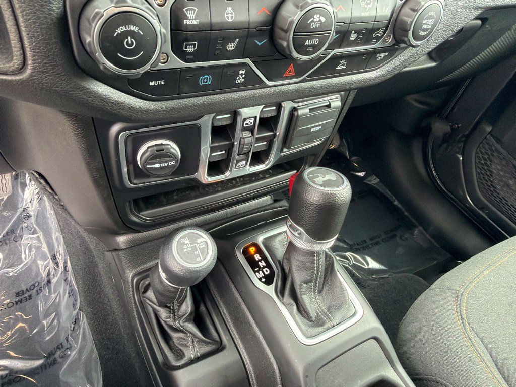 Used 2024 Jeep Wrangler Unlimited w/ Convenience Group AWD/4WD image 29
