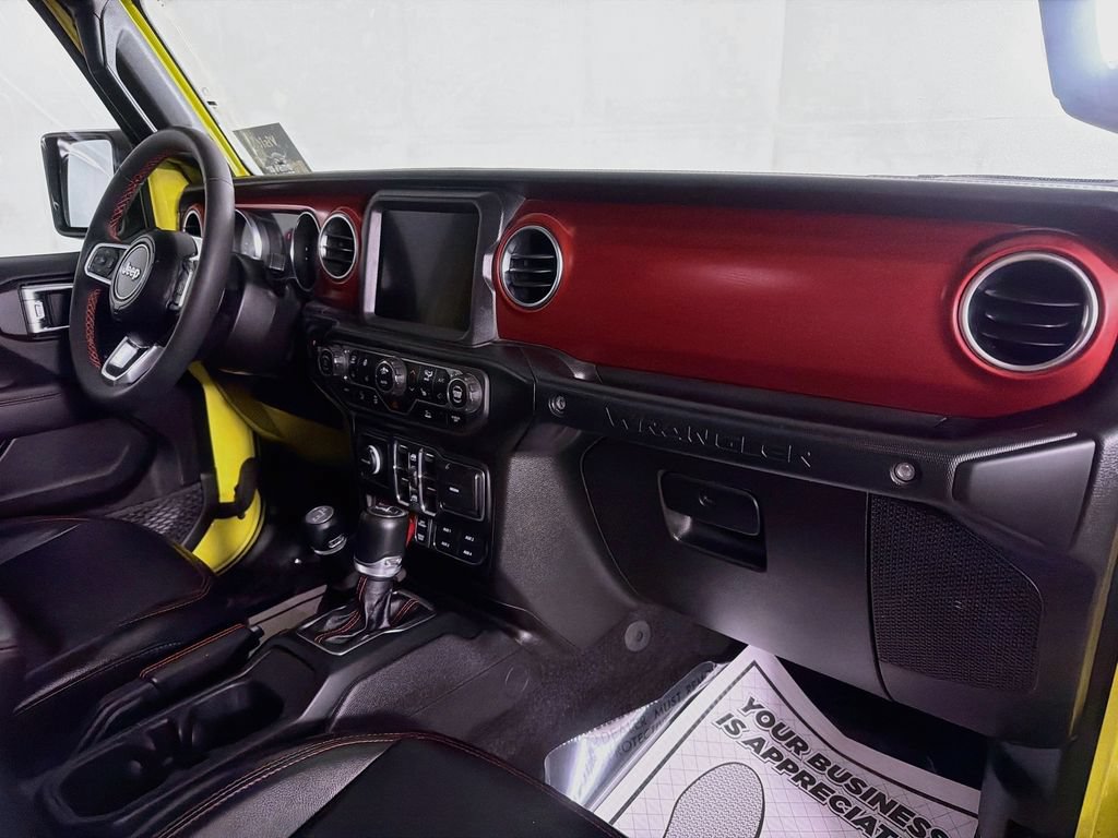 Used 2023 Jeep Wrangler Unlimited Rubicon w/ Cold Weather Group AWD/4WD image 29