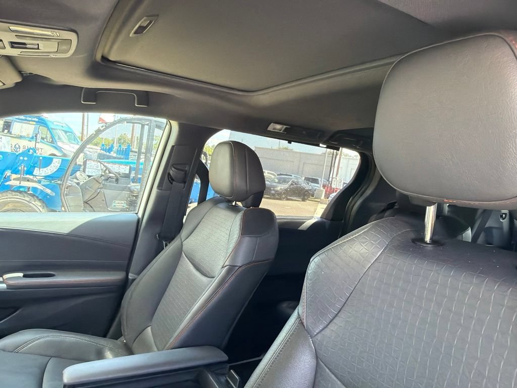 Used 2023 Toyota Sienna XSE FWD image 3