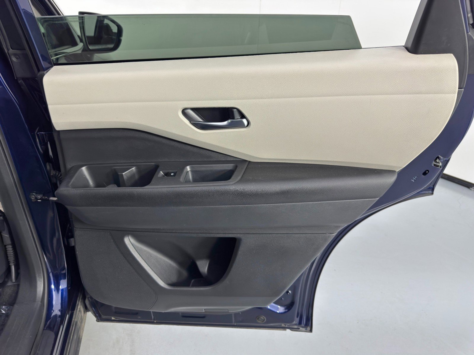 Used 2022 Nissan Pathfinder SV image 40