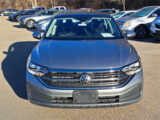 Used 2024 Volkswagen Jetta SE image 8